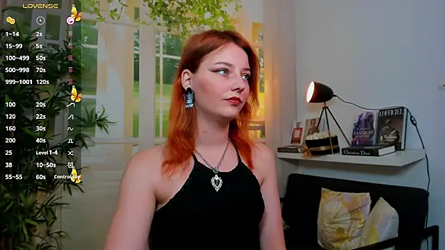 Snapshot of pretty_little_thing chatting on 09/25/25, 02:10 pretty little thing online show from 09/25/25, 02:10