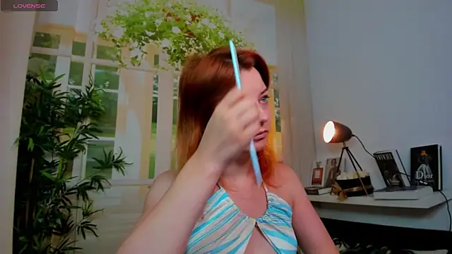 Snapshot of pretty_little_thing chatting on 09/30/25, 05:12 pretty little thing online show from 09/30/25, 05:12