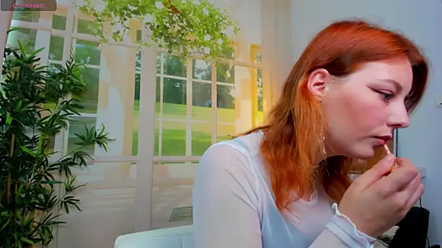 Snapshot of pretty_little_thing chatting on 10/05/25, 01:09 pretty little thing online show from 10/05/25, 01:09