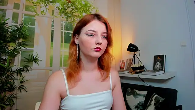 Snapshot of pretty_little_thing chatting on 10/25/25, 04:35 pretty little thing online show from 10/25/25, 04:35