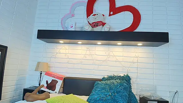 HannaBrave online show from 03/05/25, 12:33