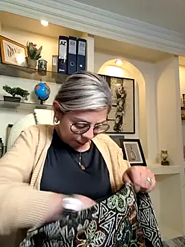 Snapshot of Cata_Office-12 chatting on 03/04/25, 04:09 Cata Office-12 online show from 03/04/25, 04:09