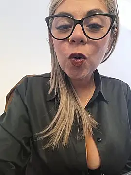 Snapshot of Cata_Office-12 chatting on 11/04/25, 02:49 Cata Office-12 online show from 11/04/25, 02:49