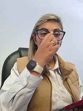 Snapshot of Cata_Office-12 chatting on 11/08/25, 05:01 Cata Office-12 online show from 11/08/25, 05:01