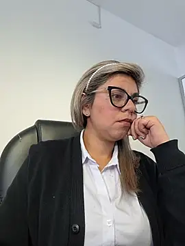 Snapshot of Cata_Office-12 chatting on 11/25/25, 08:20 Cata Office-12 online show from 11/25/25, 08:20