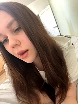 Snapshot of Marylallka5 chatting on 10/19/25, 09:32 Marylallka5 online show from 10/19/25, 09:32