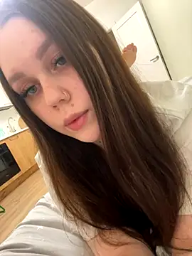 Snapshot of Marylallka5 chatting on 10/22/25, 05:56 Marylallka5 online show from 10/22/25, 05:56