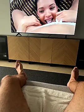 Snapshot of RonH1234 chatting on 10/13/25, 09:42 RonH1234 online show from 10/13/25, 09:42