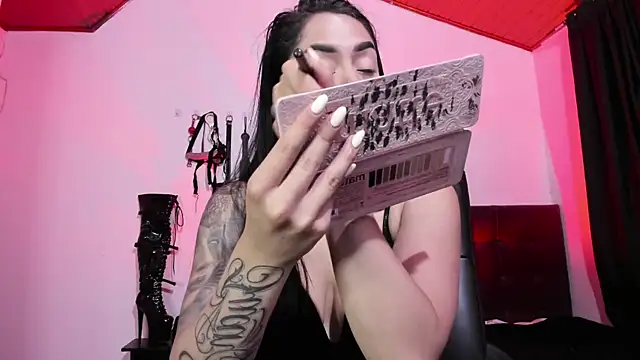 Snapshot of MistressVenena chatting on 09/18/25, 09:17 MistressVenena online show from 09/18/25, 09:17