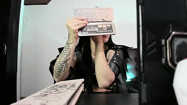 Snapshot of MistressVenena chatting on 10/16/25, 07:59 MistressVenena online show from 10/16/25, 07:59