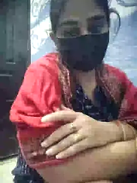 Snapshot of kirti__arora chatting on 12/05/24, 11:18 kirti arora online show from 12/05/24, 11:18