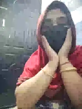 Snapshot of kirti__arora chatting on 12/12/24, 11:14 kirti arora online show from 12/12/24, 11:14