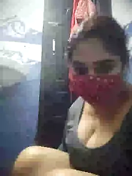 Snapshot of kirti__arora chatting on 12/28/24, 07:00 kirti arora online show from 12/28/24, 07:00