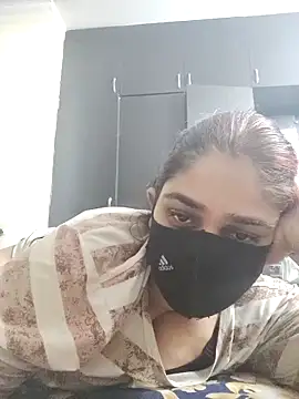 kirti  arora online show from 10/06/25, 07:17