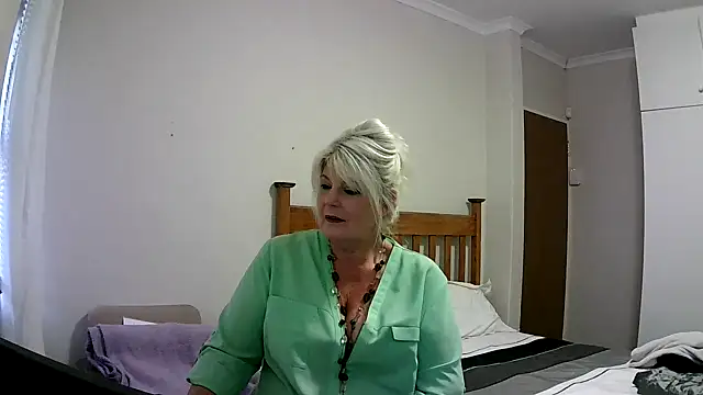 Miahotmilf online show from 12/20/24, 06:02