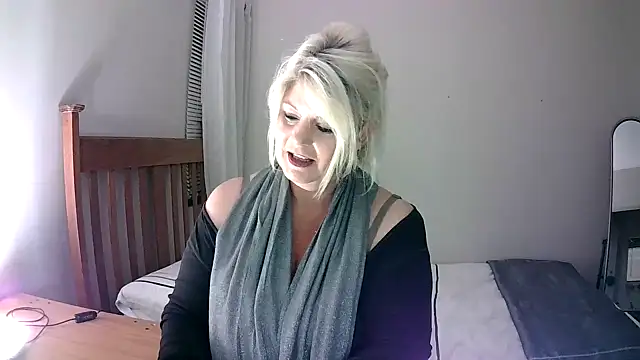 Miahotmilf online show from 01/10/25, 11:39