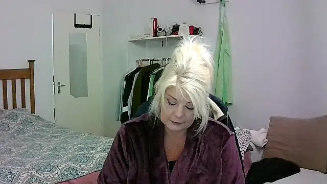 Miahotmilf online show from 05/09/26, 05:07