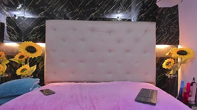 Alexa Smith   online show from 02/22/25, 07:23