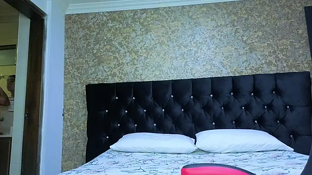 Snapshot of stella_xue chatting on 11/04/25, 10:42 stella xue online show from 11/04/25, 10:42