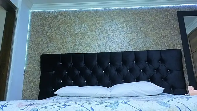 Snapshot of stella_xue chatting on 11/13/25, 09:47 stella xue online show from 11/13/25, 09:47