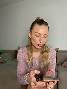 Snapshot of belle98 chatting on 11/16/25, 01:39 belle98 online show from 11/16/25, 01:39