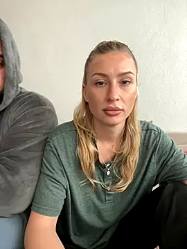 Snapshot of belle98 chatting on 11/23/25, 01:22 belle98 online show from 11/23/25, 01:22