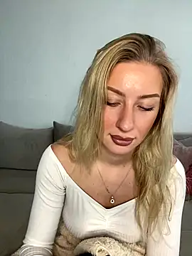 Snapshot of belle98 chatting on 11/24/25, 01:55 belle98 online show from 11/24/25, 01:55