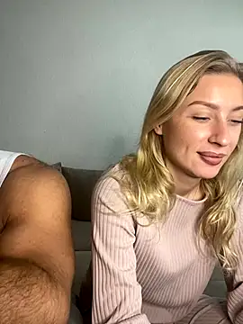 Snapshot of belle98 chatting on 12/02/25, 12:32 belle98 online show from 12/02/25, 12:32