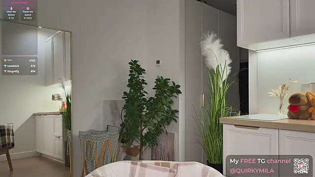 Snapshot of _milka_ chatting on 10/15/25, 07:25 milka online show from 10/15/25, 07:25