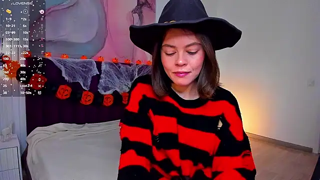 Snapshot of Kelly_Cuutie chatting on 10/24/25, 01:24 Kelly Cuutie online show from 10/24/25, 01:24