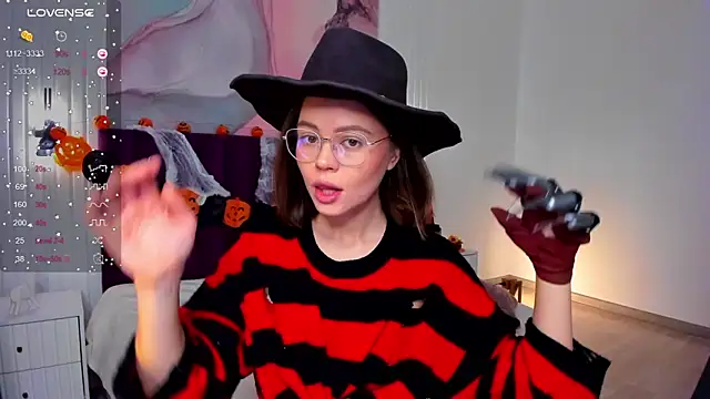 Snapshot of Kelly_Cuutie chatting on 10/25/25, 12:51 Kelly Cuutie online show from 10/25/25, 12:51