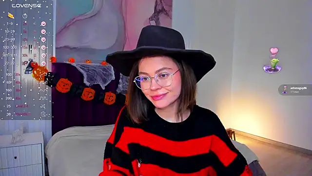 Snapshot of Kelly_Cuutie chatting on 10/28/25, 01:20 Kelly Cuutie online show from 10/28/25, 01:20