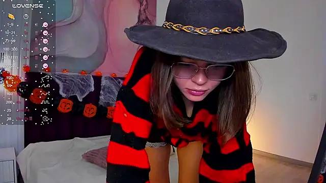 Snapshot of Kelly_Cuutie chatting on 10/29/25, 01:30 Kelly Cuutie online show from 10/29/25, 01:30