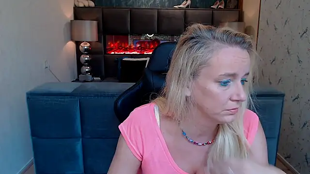 Snapshot of Wendysexyx chatting on 09/30/25, 08:08 Wendysexyx online show from 09/30/25, 08:08