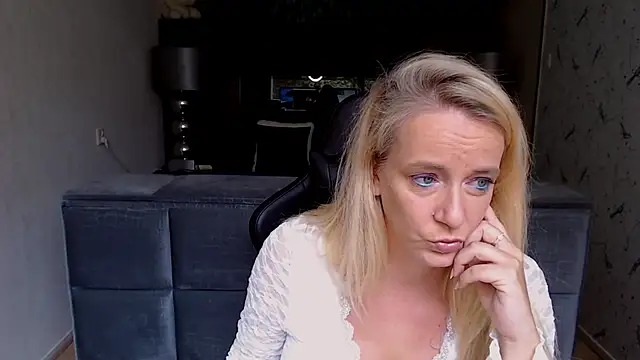 Snapshot of Wendysexyx chatting on 10/06/25, 10:34 Wendysexyx online show from 10/06/25, 10:34