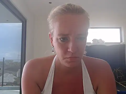 Snapshot of Wendysexyx chatting on 10/24/25, 12:01 Wendysexyx online show from 10/24/25, 12:01
