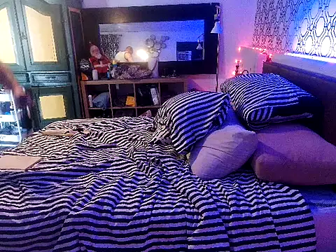 Snapshot of RawRyder8 chatting on 09/17/25, 02:02 RawRyder8 online show from 09/17/25, 02:02