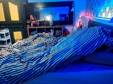 Snapshot of RawRyder8 chatting on 09/19/25, 04:14 RawRyder8 online show from 09/19/25, 04:14