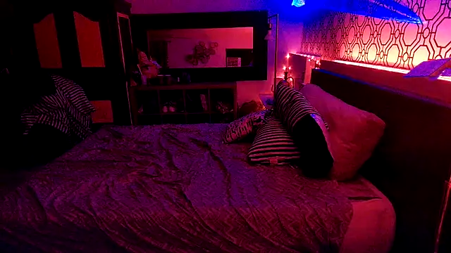 Snapshot of RawRyder8 chatting on 10/07/25, 11:40 RawRyder8 online show from 10/07/25, 11:40