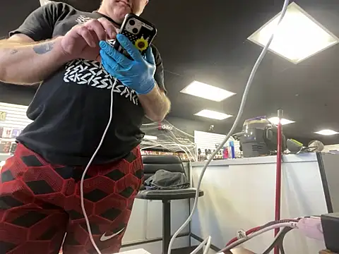 Snapshot of RawRyder8 chatting on 10/19/25, 08:09 RawRyder8 online show from 10/19/25, 08:09