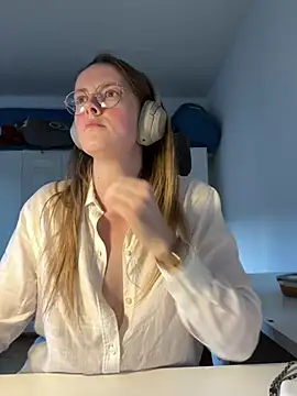 Snapshot of squirty_flirty chatting on 02/05/25, 03:20 squirty flirty online show from 02/05/25, 03:20