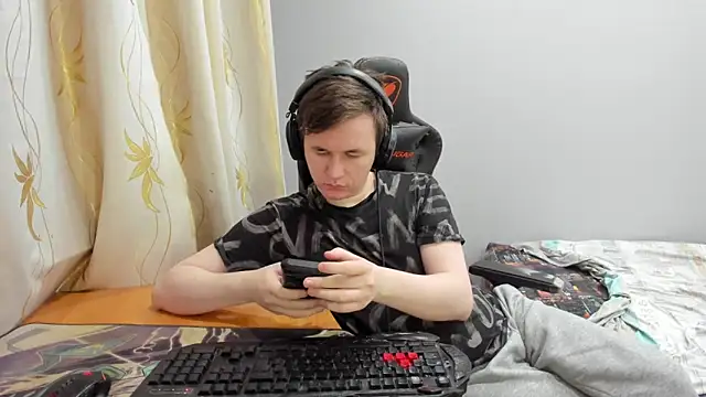 iliaskrislove online show from 06/11/26, 08:51
