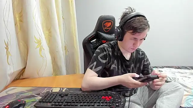 iliaskrislove online show from 06/12/26, 09:03