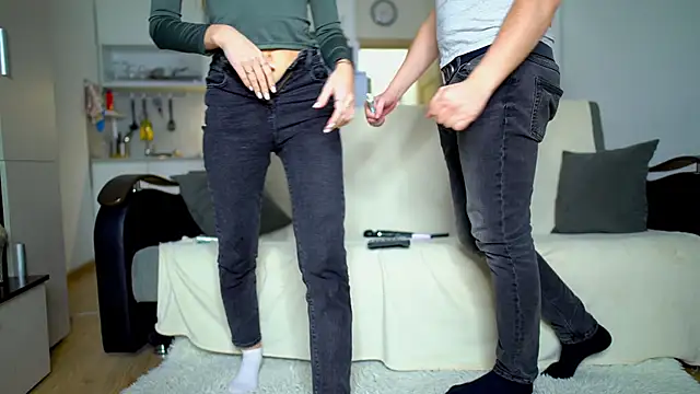 Snapshot of littlesweettifany chatting on 11/27/25, 12:29 littlesweettifany online show from 11/27/25, 12:29