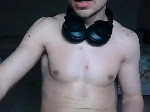 Snapshot of Fuckbyboy chatting on 02/15/25, 09:15 Fuckbyboy online show from 02/15/25, 09:15