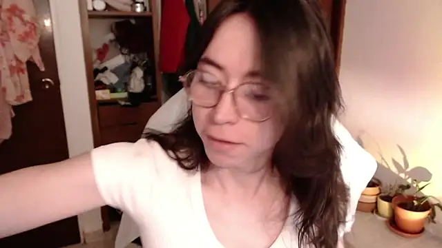 Snapshot of emily_pearl_ chatting on 10/09/25, 08:40 emily pearl  online show from 10/09/25, 08:40