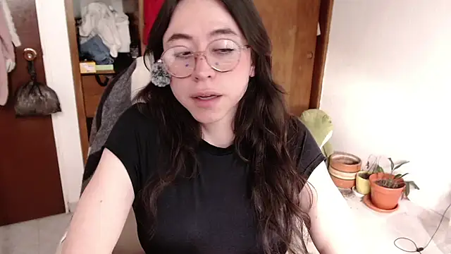 Snapshot of emily_pearl_ chatting on 10/15/25, 07:36 emily pearl  online show from 10/15/25, 07:36
