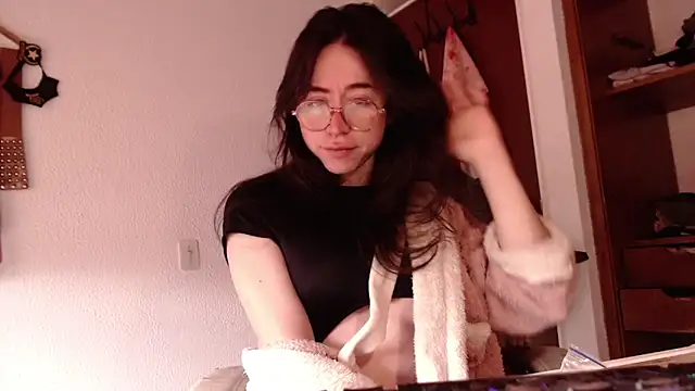 emily pearl  online show from 12/04/25, 01:42