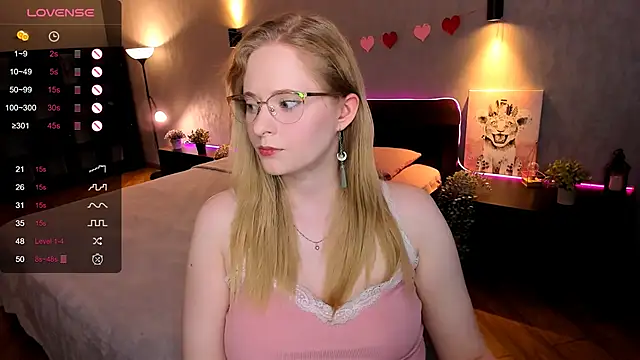 Aemilia  online show from 09/21/25, 06:15