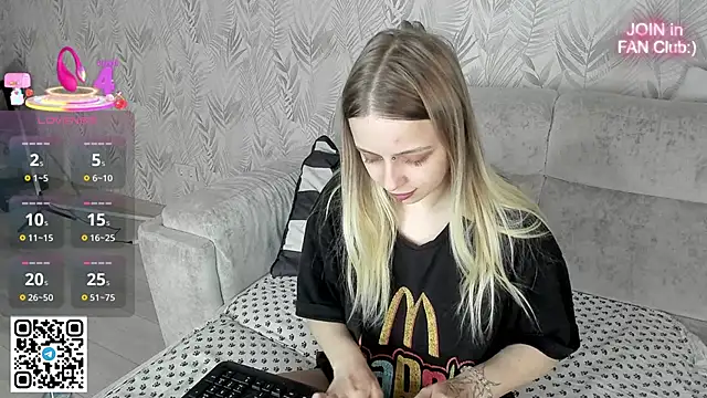 Snapshot of Alice_Halle chatting on 03/18/26, 10:57 Alice Halle online show from 03/18/26, 10:57